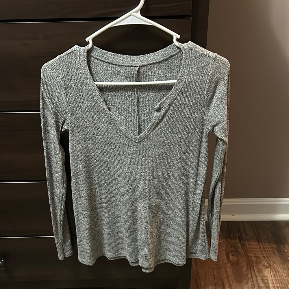 Hollister grey sweater in great condition